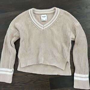 NEW WITHOUT TAGS Abercrombie and fitch tan sweater with white accent detail